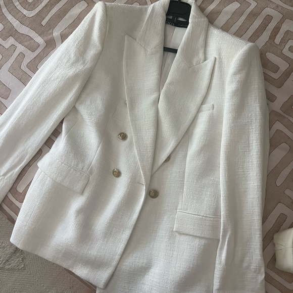 Elegant White Double-Breasted Blazer from Zara - Picture 2 of 2